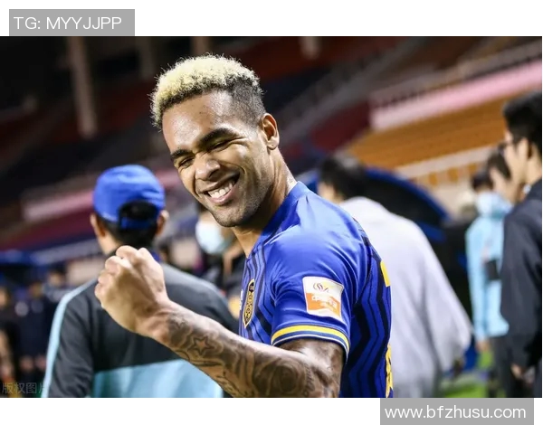 范晓东率队迎战上港挑战赛季巅峰对决展现足球激情与团队精神 范晓东率队迎战上港挑战赛季巅峰对决展现足球激情与团队精神