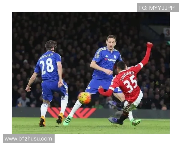 曼联与切尔西精彩对决回顾分析赛场瞬间与战术解析 曼联与切尔西精彩对决回顾分析赛场瞬间与战术解析