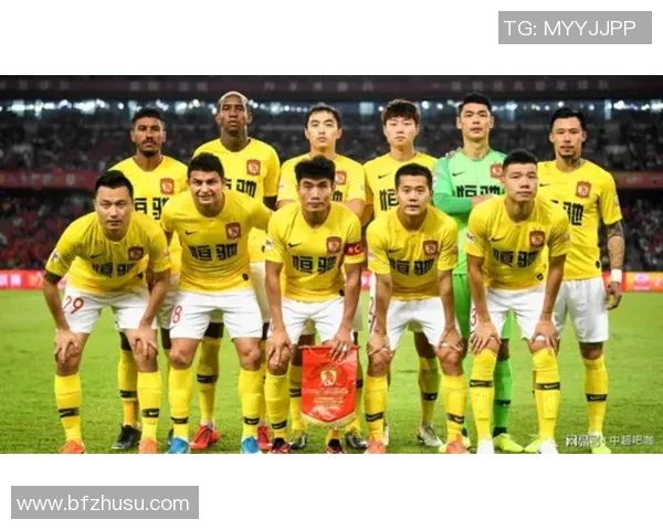 恒大队与上港队激战正酣谁将赢得中超巅峰对决的荣耀与未来 恒大队与上港队激战正酣谁将赢得中超巅峰对决的荣耀与未来