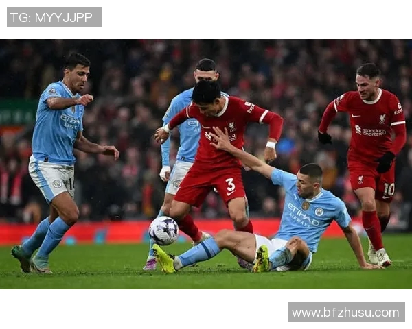 利物浦与曼城激战正酣最终比分揭晓引发热议